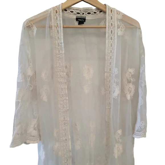 Rue21 white lace kimono floral embroidery feminine romantic - Picture 3 of 4
